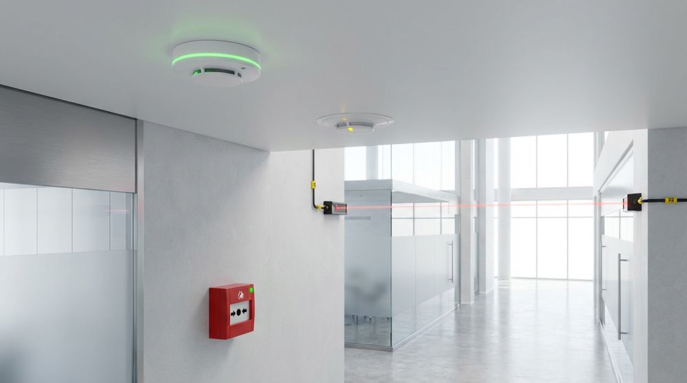 Иллюстрация к статье Как выбрать датчик пожарной сигнализации: дымовой, тепловой, ручной или линейный в блоге Ракурс безопасности
